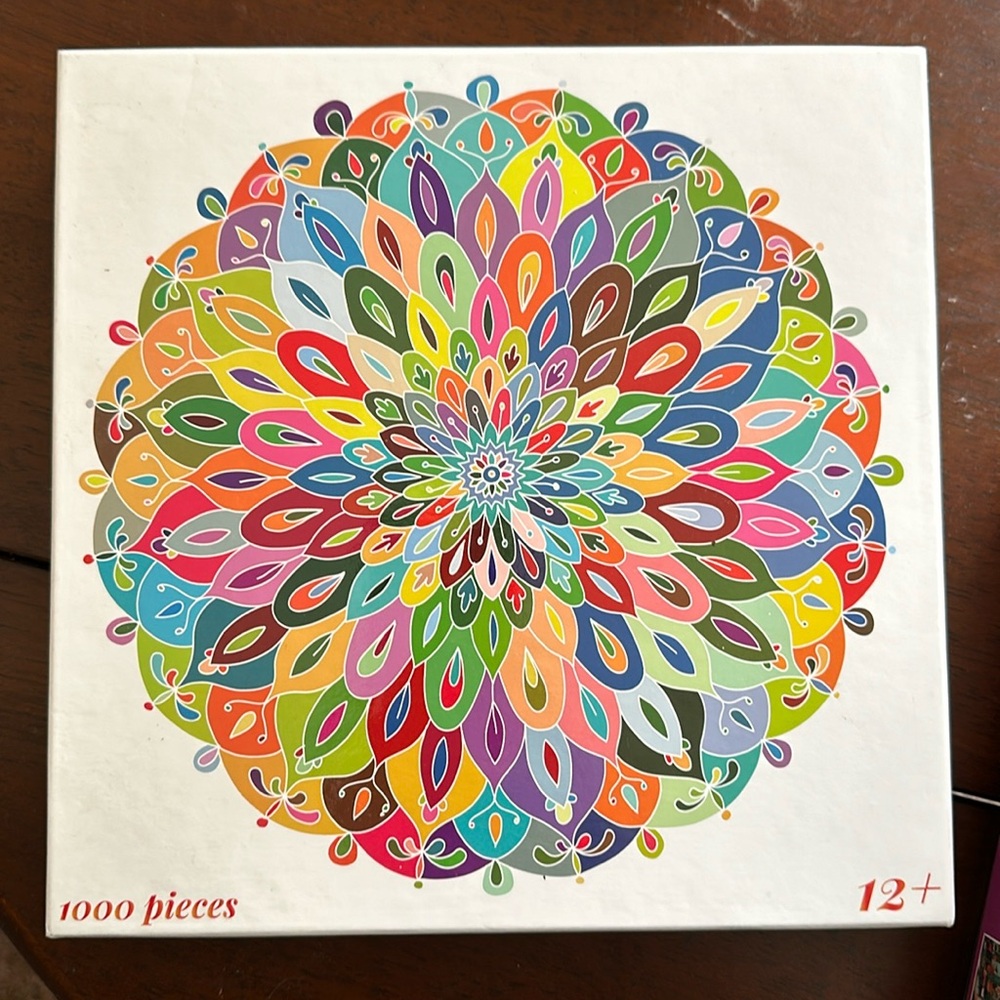 1000 piece Blooming Color round puzzle